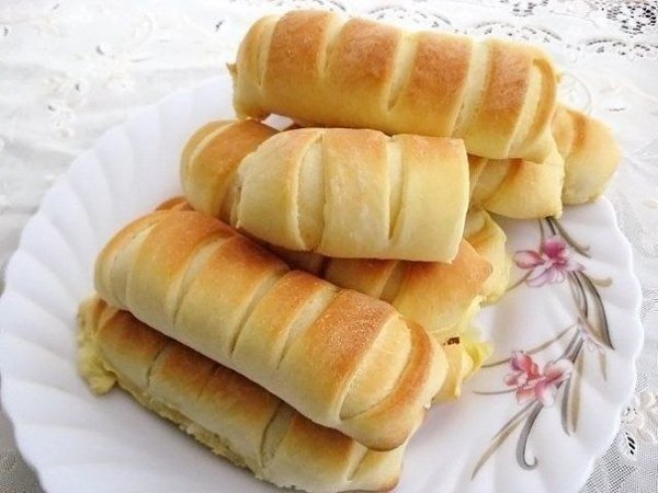 Несладкие булочки с соленым плавленным сыром. Для меня они просто идеально подходят для завтрака с ...