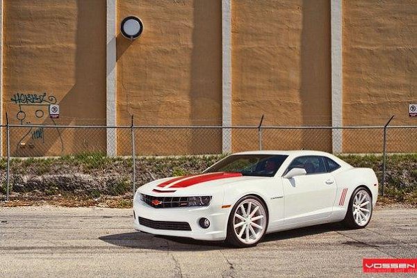 Chevrolet Camaro SS. - 2