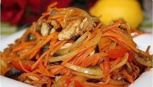 Салат из баклажанов с мясом и болгарским перцем.Ингредиенты: Баклажаныморковь лук болгарский ...