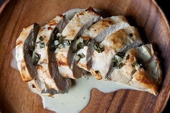 Запеченные куриные грудки со сливочным соусом.203 ккал. на 100 гр. Ингредиенты:4 куриных ...