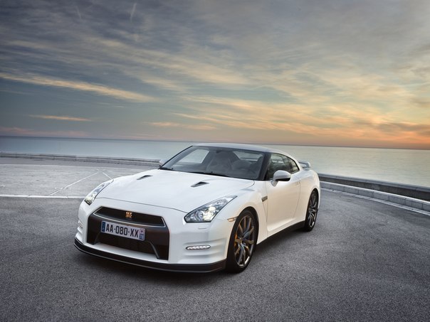 Nissan GT-R.:  (3799 ): 550 .. : 632  : ...