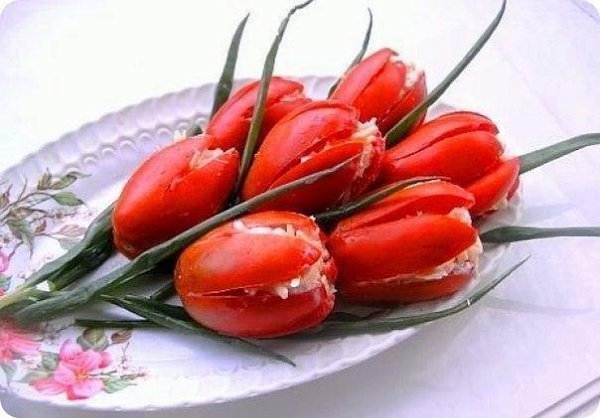 9 самых ВКУСНЫХ и НЕОБЫЧНО оформленных салатов к праздничному столу! 1. Невероятно вкусный салат ... - 2