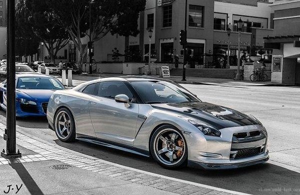 Nissan GT-R