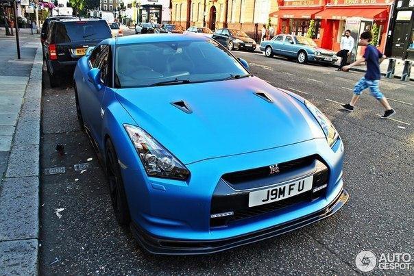 Nissan GT-R - 3