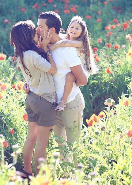 Семья — это и есть то,ради чего стоит просыпаться каждый день, дышать каждую секунду, и молить Бога ...