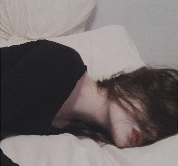 Утро, кофе, на работу –.Так сегодня и вчера.В ожидании чего-то,В ожидании тепла…Упадет звезда сияя ...