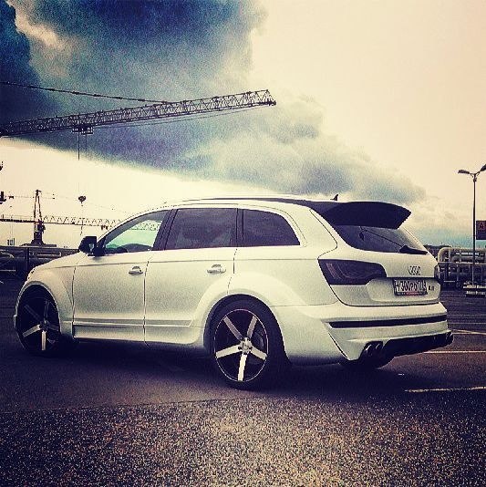 Audi Q7.   . - 2