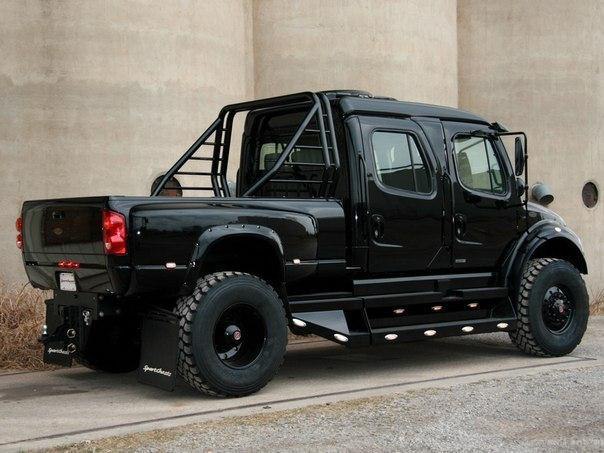 STRUT Freightliner Business Class M2 Sportchassis Grille Collection - 2