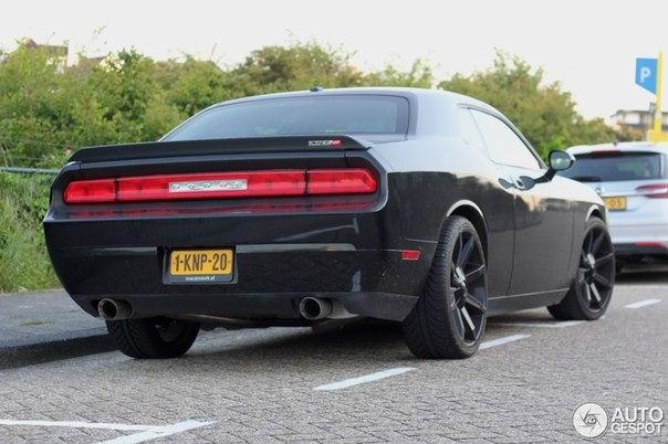 Dodge Challenger SRT-8 - 5