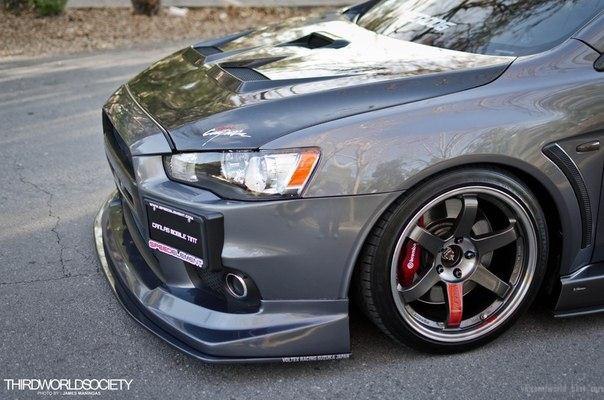 Mitsubishi Lancer Evolution X - 3