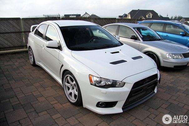 Mitsubishi Lancer Evolution X - 4