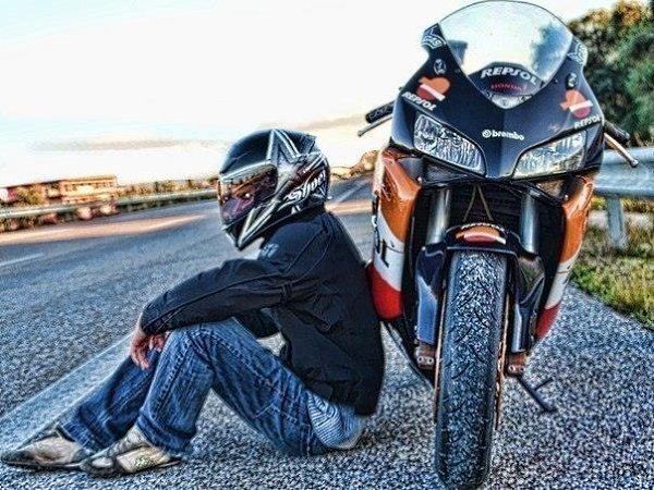 В жизни есть конец всему. Любви… Друзьям… Страданьям… Но нет конца лишь одному — Воспоминаниям…