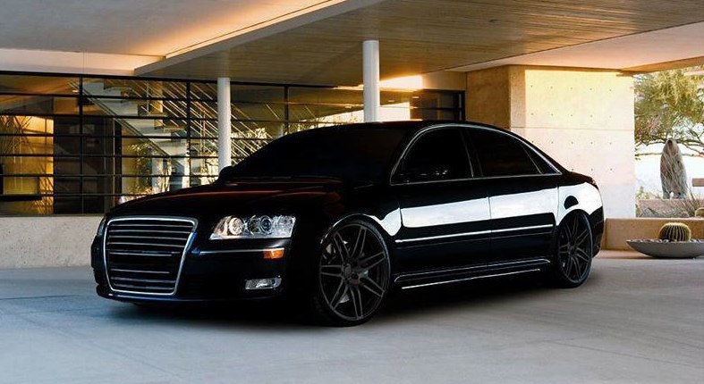 Audi A8.   .