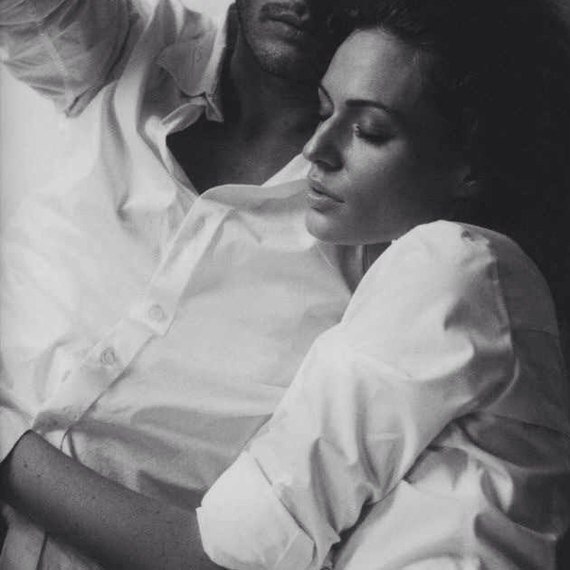 А богатство - оно не в валютах, Не в машинах и не в мехах. А богатство - встречать с ним утро И ...