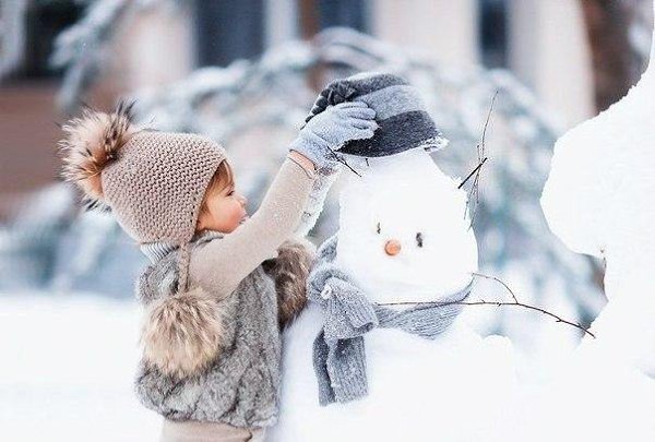 Вот я зимой родилась.Теперь объясните, откуда я взялась? Аисты не летают, капуста не растет... ...