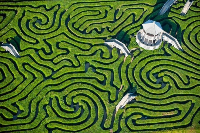 Longleat Hedge Maze:        .      ... - 3