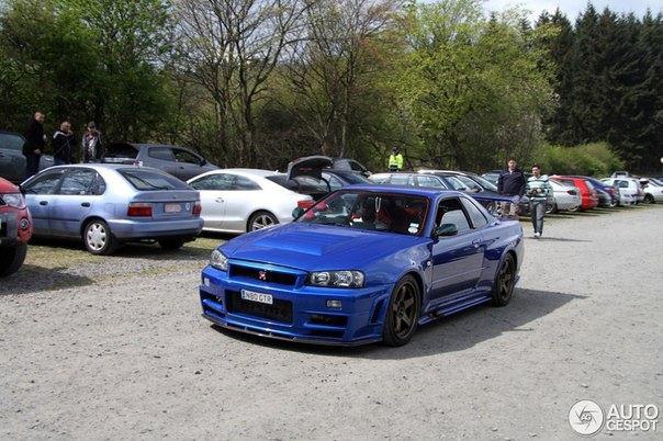 Nissan Skyline R34 GT-R V-Spec II - 3