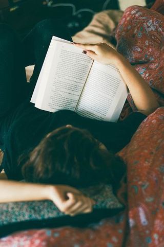 Как это верно, что слова - лишь бледные тени того множества мыслей и ощущений, что стоит за ними! ...