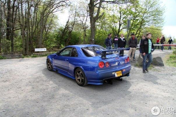 Nissan Skyline R34 GT-R V-Spec II - 4