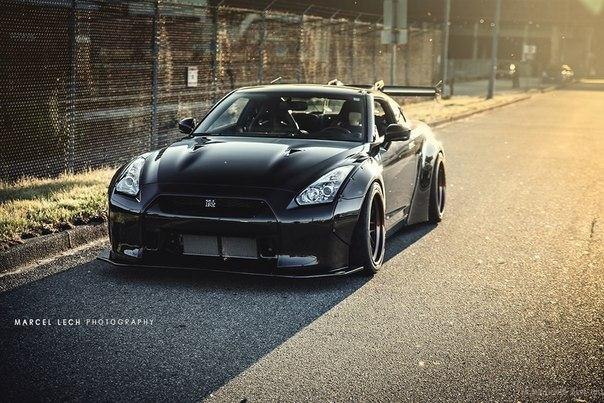 Liberty Walk Nissan GT-R R35 - 5