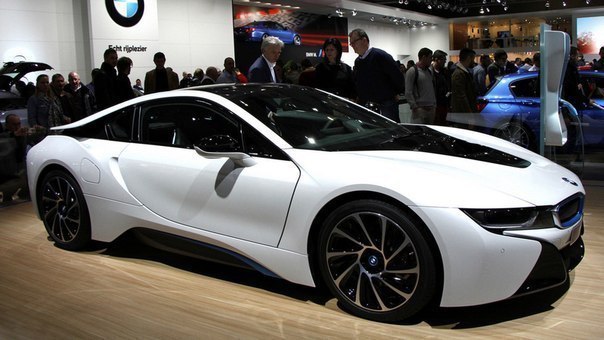 BMW i8.  .