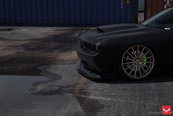 Dodge Challenger SRT8 on Vossen VFS2 Wheels. - 6