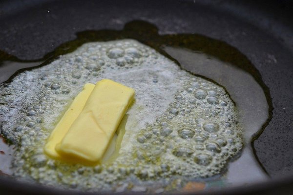 Фарфалле с курицей и мёдом.Ингредиенты:Макароны фарфалле 500 г;Куриная голень 700 г;Масло сливочное ... - 3