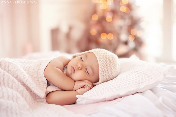 Ангелы рядом с нами живут. По вечерам колыбельную ждут. Спать не дают иногда по ночам. Очень нужны ...