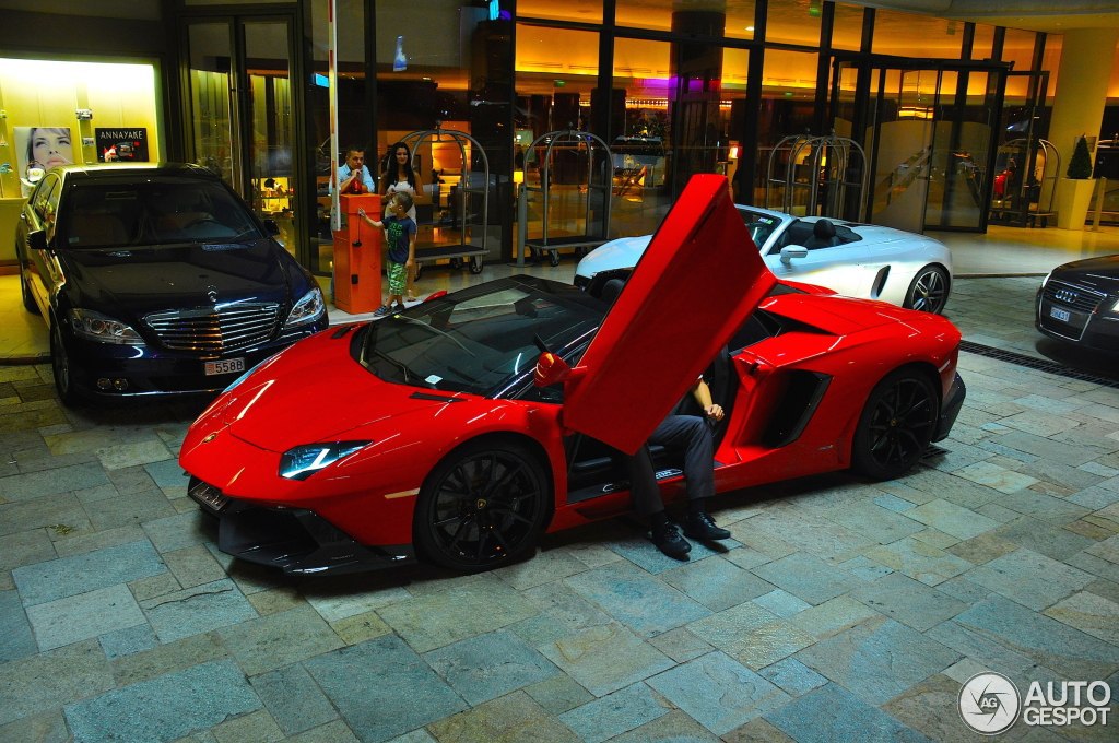 Lamborghini Aventador LP700-4 Roadster MVM Automotive Design - 2