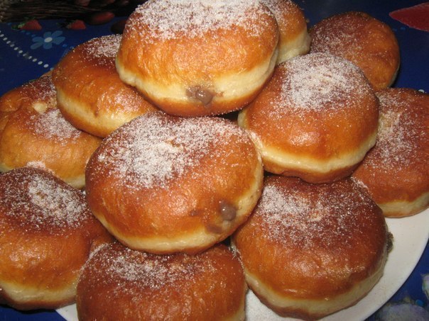 Берлинеры с шоколадным кремом.Мягкие, нежные булочки с шоколадным кремомИнгредиенты:тесто:-1 яйцо-2 ...