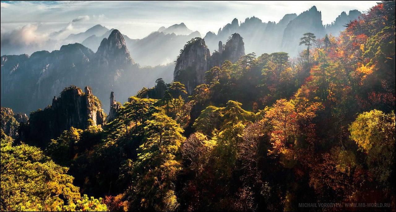 Восточно китайские горы. Горы Хуаншань, Китай. Горы Хуаншань, Китай осень. Осень Эстетика Китай Хуаншань. Хуаншань горы, Китай осенью.