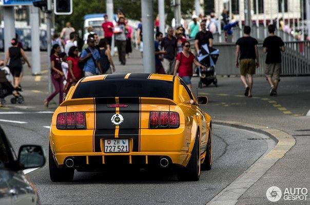 Ford Mustang GT - 5