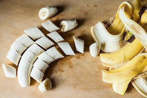 Удивительное мороженое из одного ингредиента.Ингредиенты:Связка банановКак приготовить:Очистите ... - 3