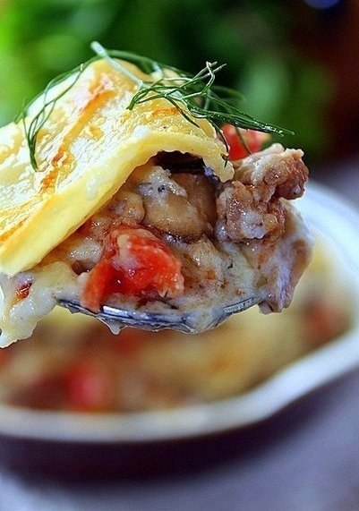 Лазанья с мясом и грибами.Ингредиенты:- 250 гр говяжий фарш - 1 большая луковица - 250 гр грибы ... - 2