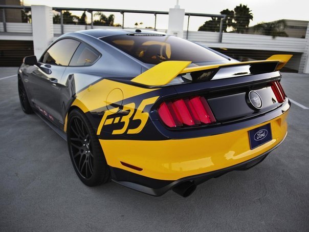 Ford Mustang GT - 2