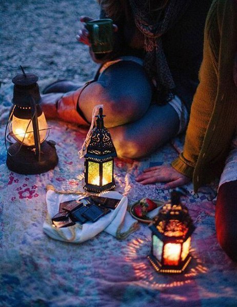 Молодость и зрелость сели на скамейку….Молодость сказала: «Ты как я сумей-ка…»Зрелость отвечала: ... - 4