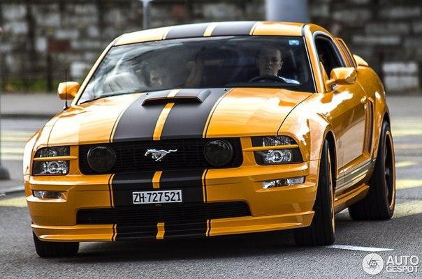 Ford Mustang GT - 2