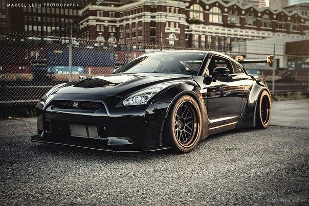 Liberty Walk Nissan GT-R R35 - 8