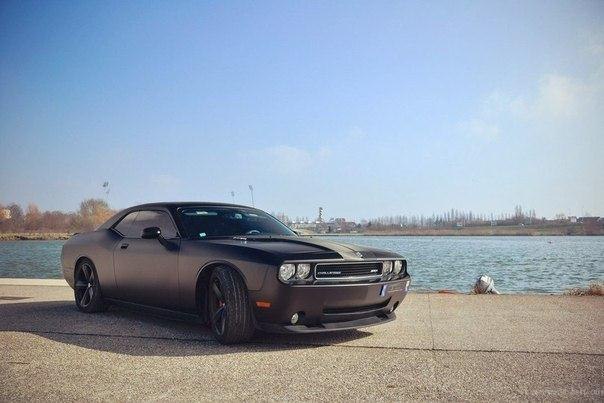 Dodge Challenger SRT8 - 8