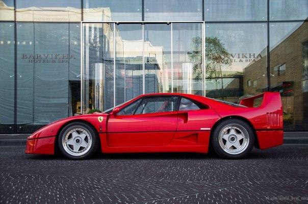  Ferrari F40, 198792.  Pininfarina.  -  V8 (2936 )  - ... - 4