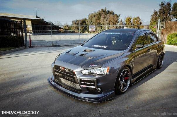 Mitsubishi Lancer Evolution X - 2