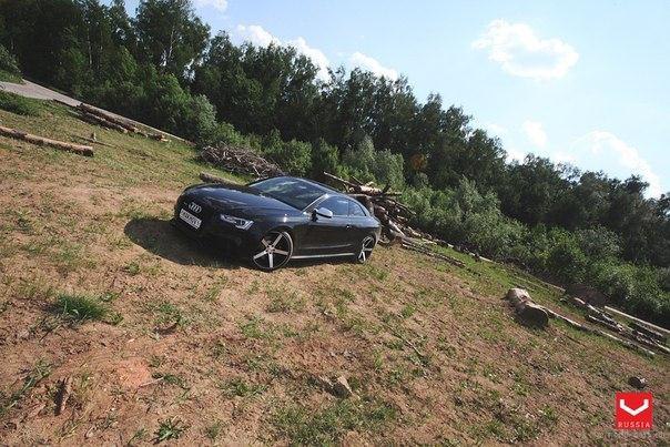 Audi RS5 Coupe on Vossen CV3 Wheels. - 7