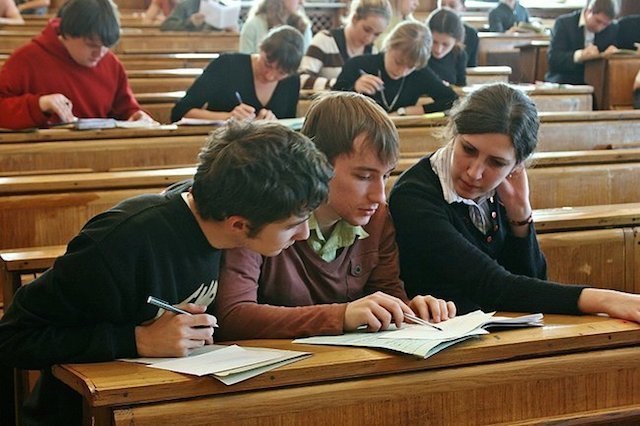 Почему нужно учиться в университете? Знаете, что отличает людей с высшим образованием? Знания? ...