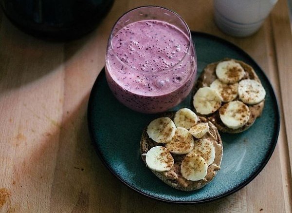 Продукты, которые нужно выбирать на завтрак худеющим.В завтраке главное - это баланс полезных ...