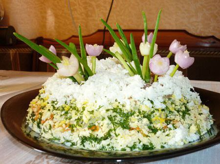 Салат Подснежник.Для приготовления этого салата потребуется:-картофель (отварной) 4-5 небольших-лук ...