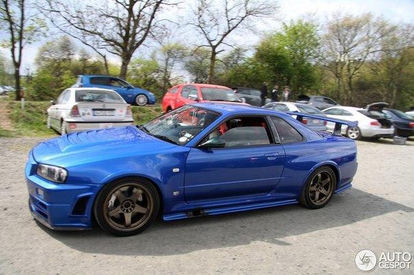 Nissan Skyline R34 GT-R V-Spec II - 2