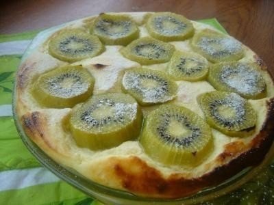 Творожная запеканка с киви и бананом.На 100 гр- 134.74 ккал.творог 9% - 200 гркефир -1% - 200гряйцо ...
