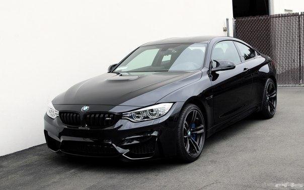 Black Sapphire Metallic BMW M4 Coup (F82).   R6 (2979 )  431 ..  ...