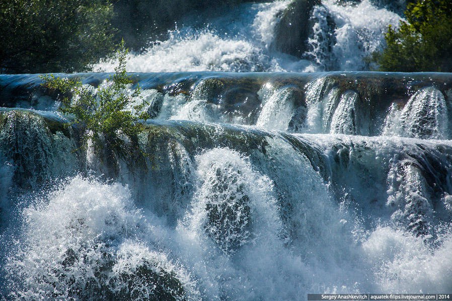 Величественный водопад