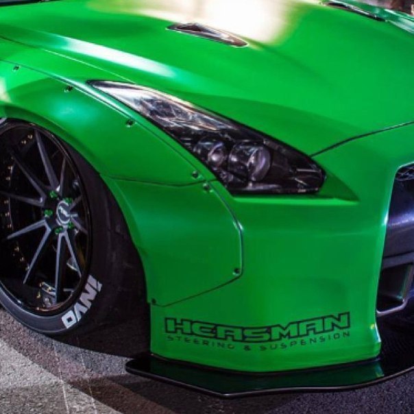 Nissan GT-R  . - 6